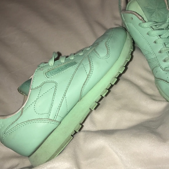 PASTEL MINT GREEN REEBOK SKEAKERS - Picture 3 of 5